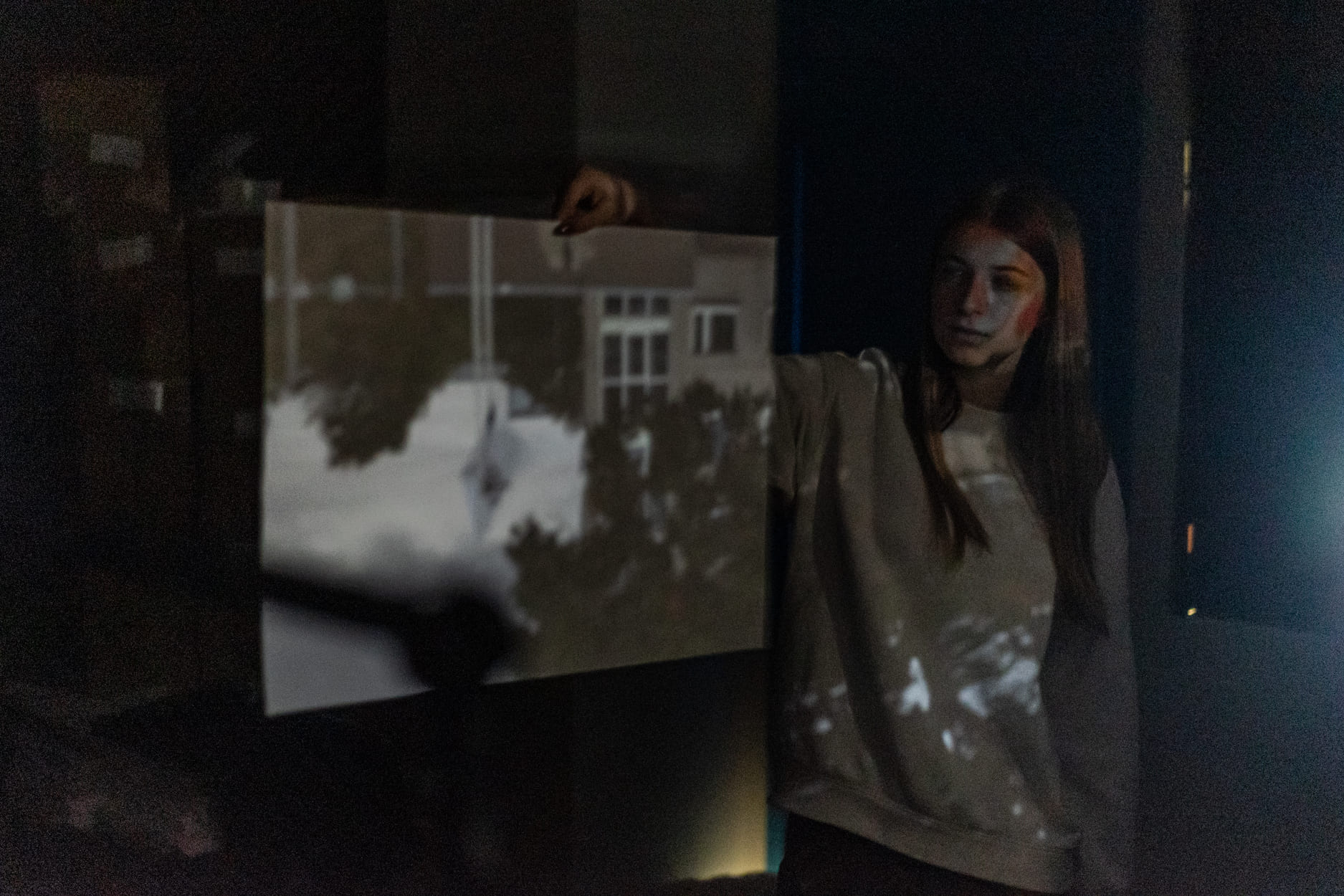 Fotol on kujutatud camera obscura abil loodud kujutist
