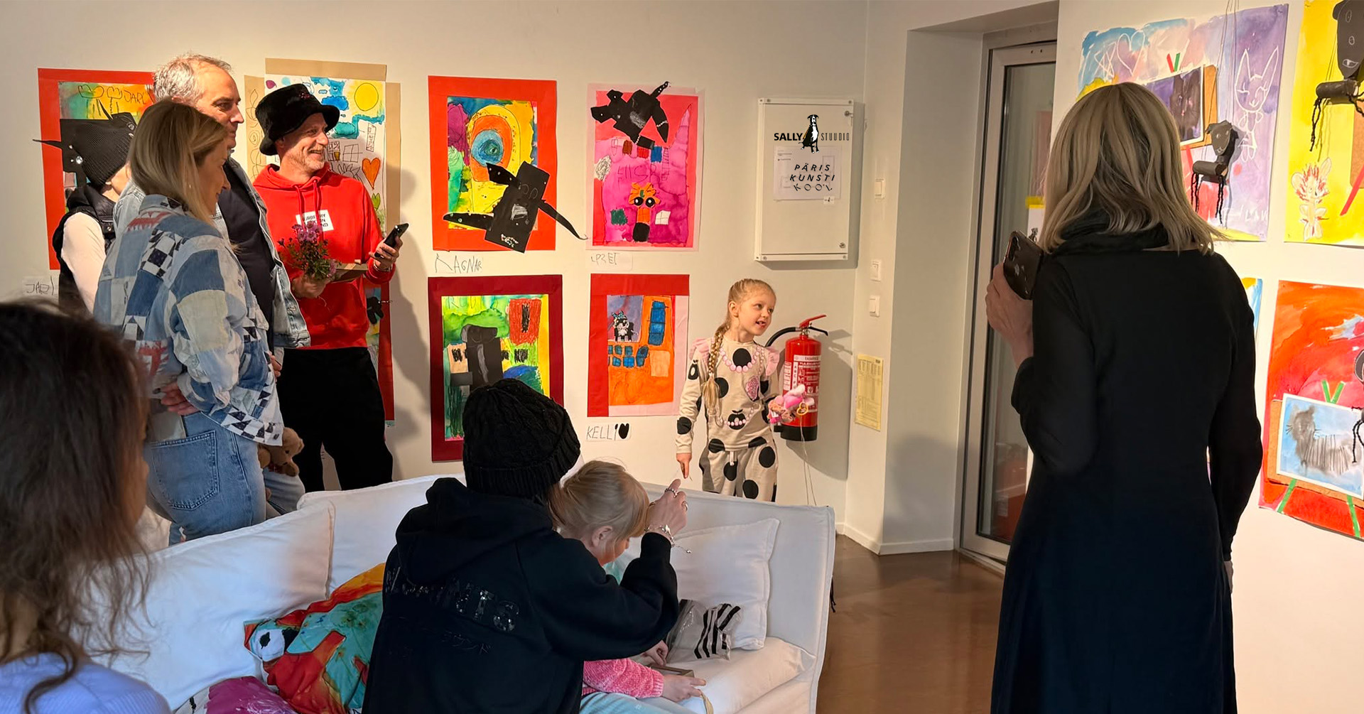 Sally_seiklused_kunstikoolis_avamine_2026 Näituse avamise melu